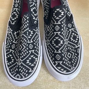 Mossimo Boho Canvas slip on sneakers NWOT